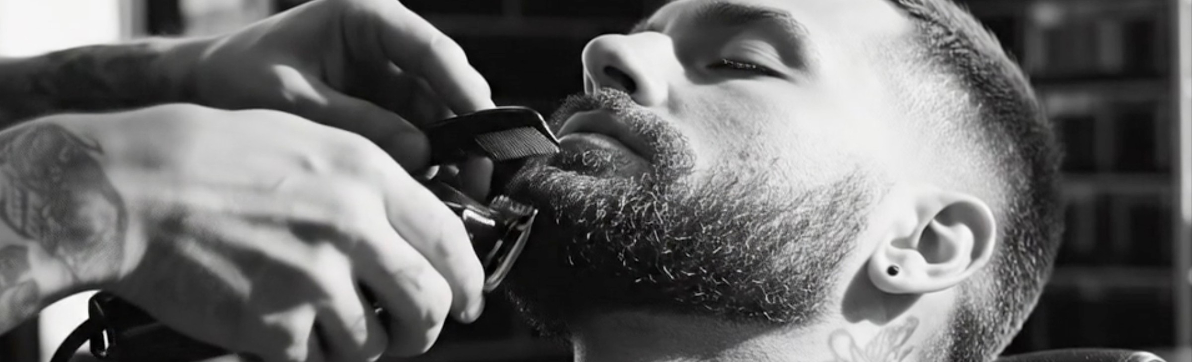 Taille de barbe à la tondeuse, en gros plan